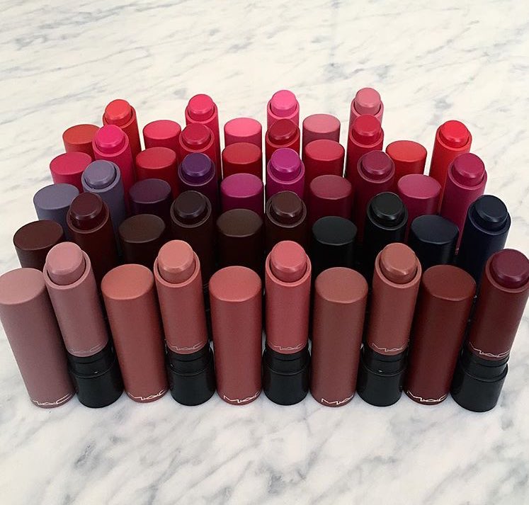 jomomakeup's tweet photo. Such simple, pretty packaging👅😍 https://t.co/jfZOzKw2tk