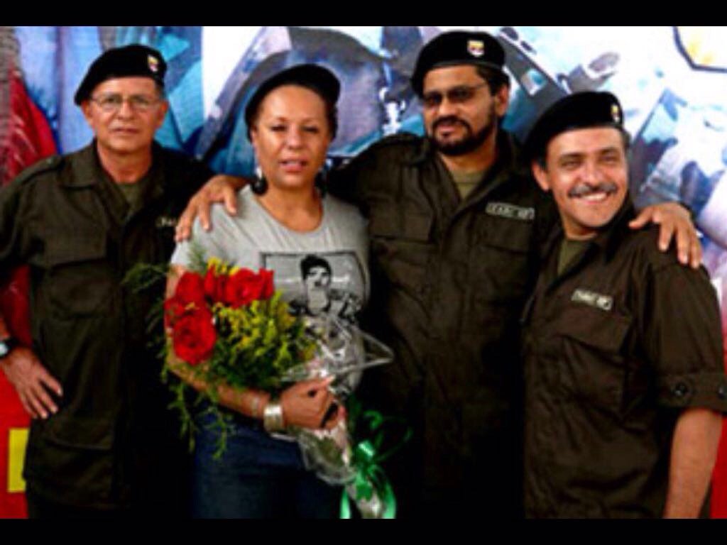 VargasvilCol's tweet photo. La nueva cúpula y la primera dama. Viva la patria. https://t.co/TLxEahGMft