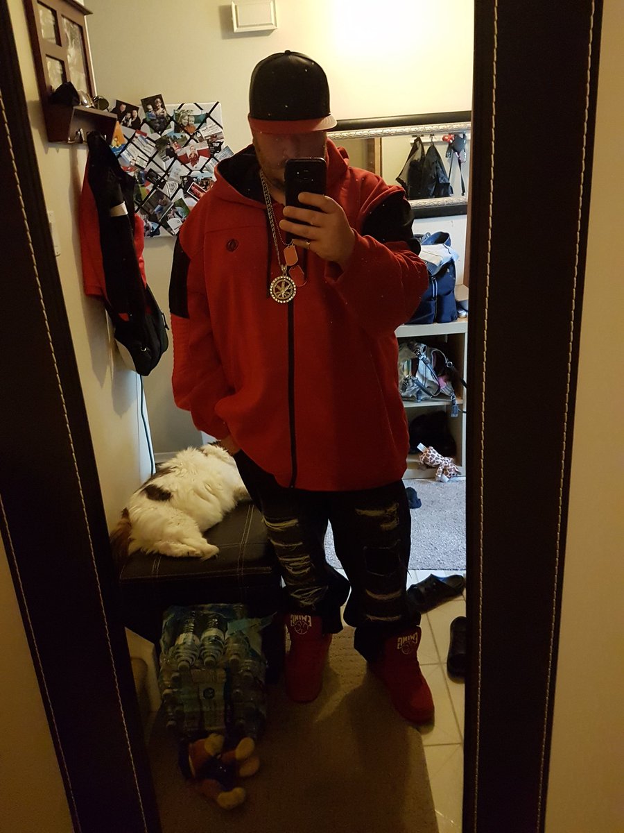 KushMcCloud's tweet photo. Had a dope meeting today with @peterjackson905 Thanks again for your hospitality! Salute #RyitEnt https://t.co/JvTYQYXc0N