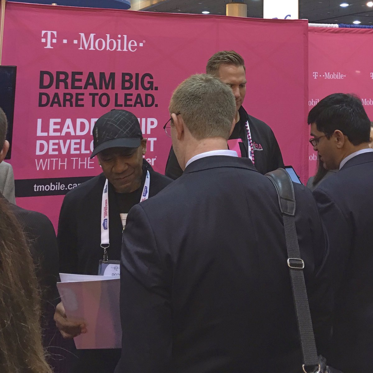 kmartin12212's tweet photo. Dream Big. Dare to Lead. @Dotcy3 #l2e2017 #tmobilecareers #tmobile #bemagenta #iammagenta #nbmbaa16 https://t.co/myf0BZgRRJ