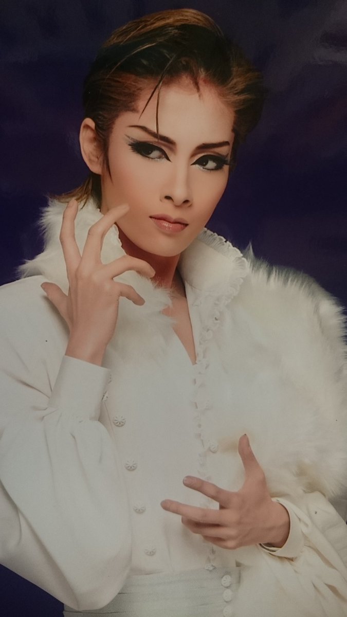 まんだらけ すみれ組さんのツイート まんだらけ中野店３階より 明日海りおスチール写真 入荷しました またまた みりおジャッキー 美しいですねー O O 明日海りお