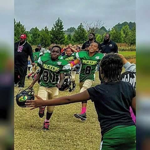 BabyYolaa's tweet photo. HAPPY G DAY LIL BRUH ✊🏾 LOVE YOU MAN GETCHA REST 😪 IMA TURN UP ON THE FIELD FOR YOU TODAY 💪🏾🏈
#RIPNAQUAN 👼🏾 https://t.co/mI9VEu9m11