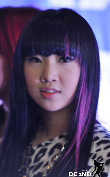 minzyhq's tweet photo. 100910 MINZY at Samsung Galaxy Zone Event
© DC2NE1 https://t.co/uvHHiSKetm