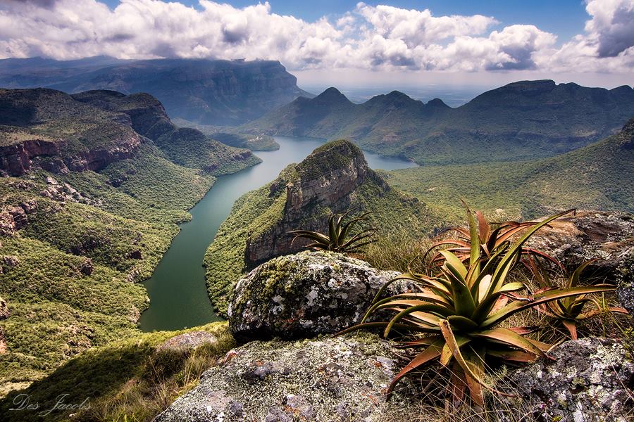 южная африка юар. парк дракенсберг (драконовы горы). драконовы горы тропа, юар. каньон блайд ривер, южная африка. африка горы реки.