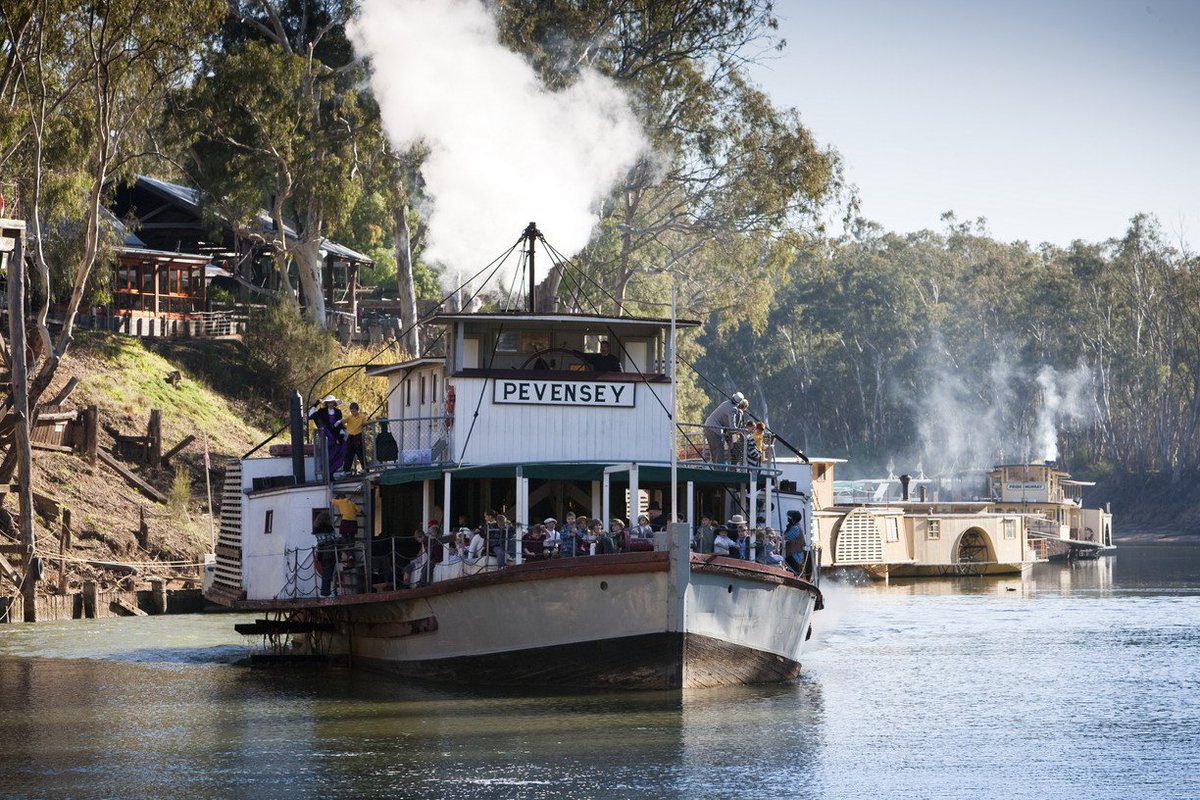 Melbourne's tweet photo. Friday fact: Australia has the world's largest number of active paddle steamers. Our biggest fleet is in Echuca. https://t.co/m8P8TvlrI9 https://t.co/ZSf9ELBb3I