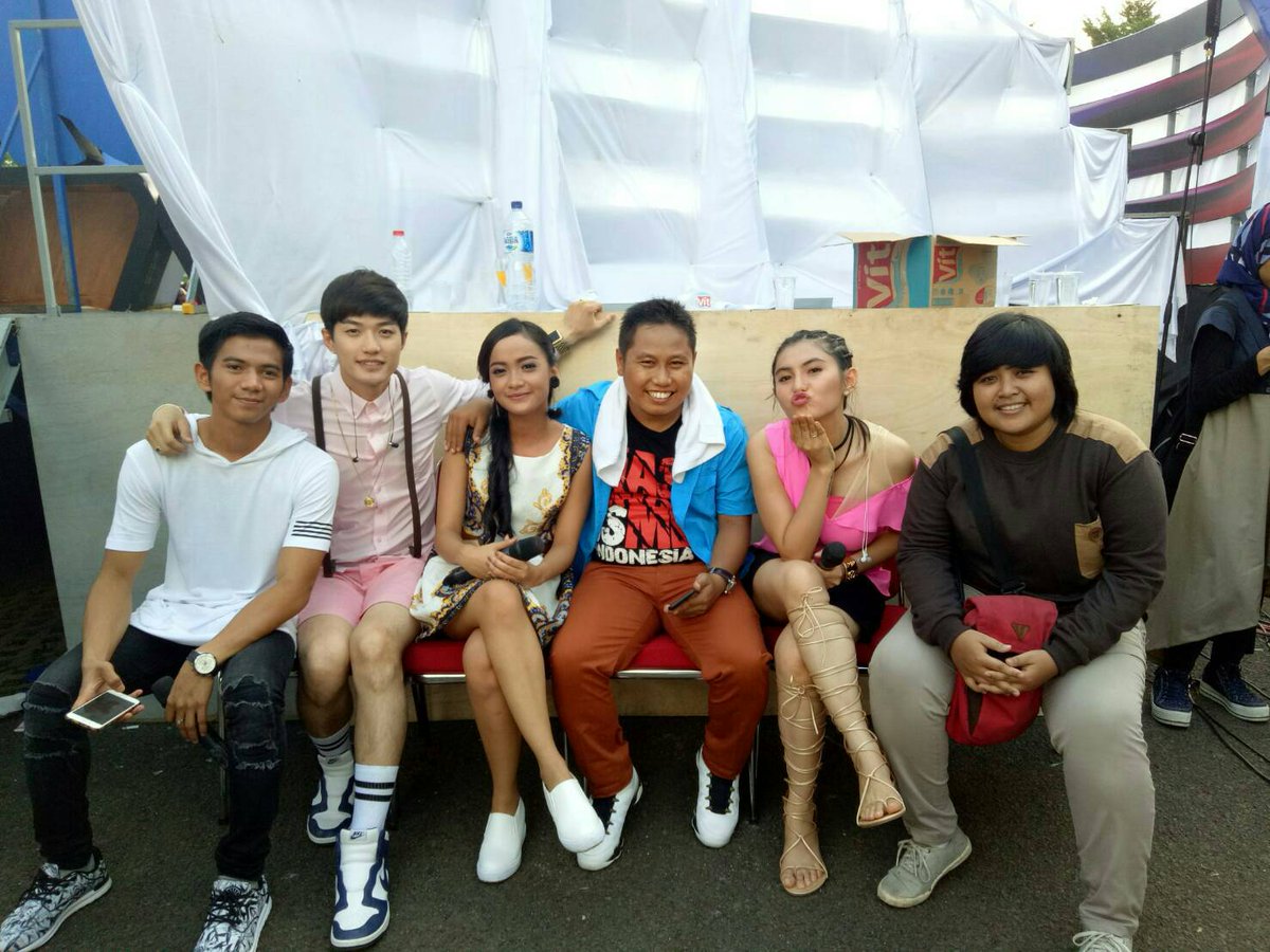 Backstage <a href="/selebrita7/">Selebrita7.com</a>