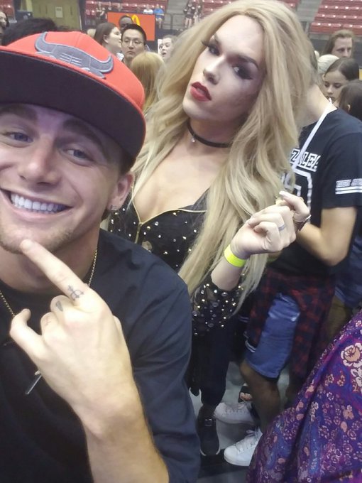 @IGGYAZALEA I'm standing out here center stage praying to the LAWD you will take a selfie with me. https://t<a class="tags" href="/tag/iggyazalea">@iggyazalea</a><a href="/tag/strictly"class="tags"><span>#strictly</span></a><a href="/tag/kodagold"class="tags"><span>#kodagold</span></a>