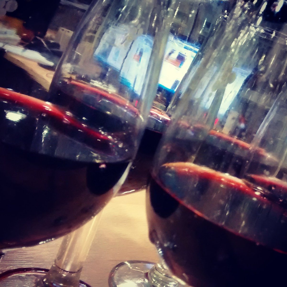 MVQNRadio's tweet photo. Degustamos #Cordillera #PatagonianWines en #MásVinosQueNunca por @ContinentalCba https://t.co/4Ke9y0ZZuC