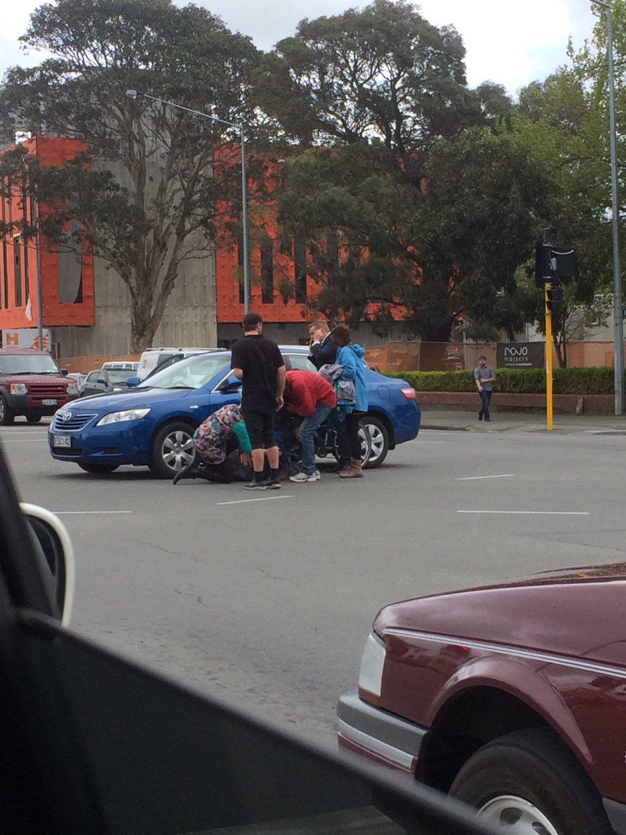 ericamdsouza's tweet photo. #Breaking: Accident involving car&amp; cyclist, Moorhouse/Waltham Intsec, CHC
Pedestrians&amp;Drivers stop to help. #poj16 https://t.co/jfuTunaAz2
