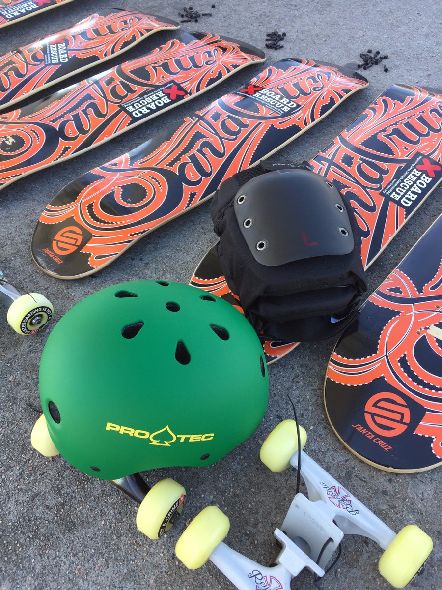 chill_denver's tweet photo. Beautiful day in #denver 4 our first ever #skatebording Program w/ @ChillFoundation. Thx @protec 4 protecting our kids @boardrescue 4 boards https://t.co/8BJyuHDhpR