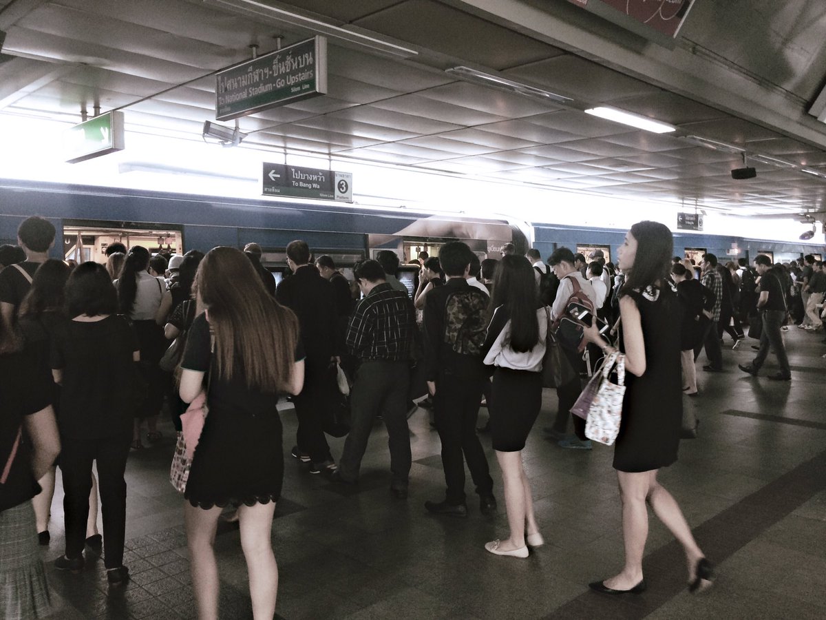 truffle_muggle's tweet photo. สถานีรถไฟฟ้า ในวันที่ฟ้าหม่น
141059
#เรารักในหลวง https://t.co/p5I49dQKHm