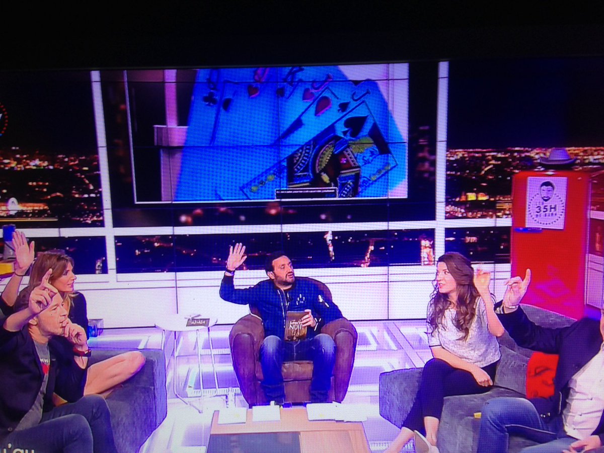 tythome's tweet photo. Il vous as niquer mdr 😂😂😂 se sont les meme couleur mais pas les meme forme #JusquAuBoutDeLaNuit #35heuresDeBaba #TPMP #arnaques https://t.co/9TlyQmvULJ