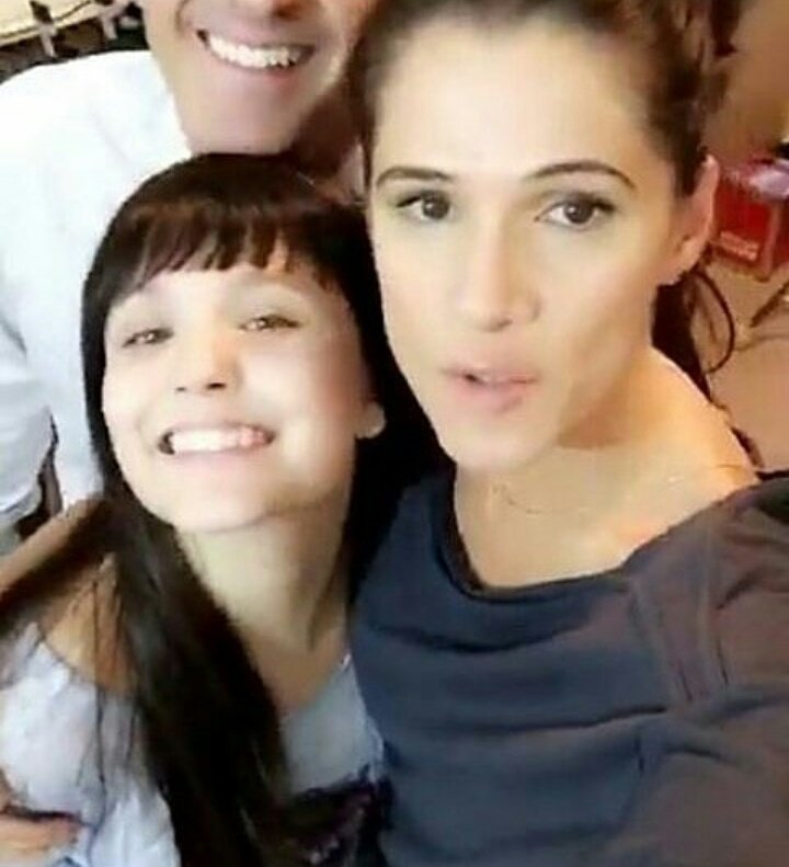 FDGofc's tweet photo. Lari de franjinha tá mto parecida com a Maria Joaquina, Love Love ❤❤ https://t.co/vzpjmBoFGn