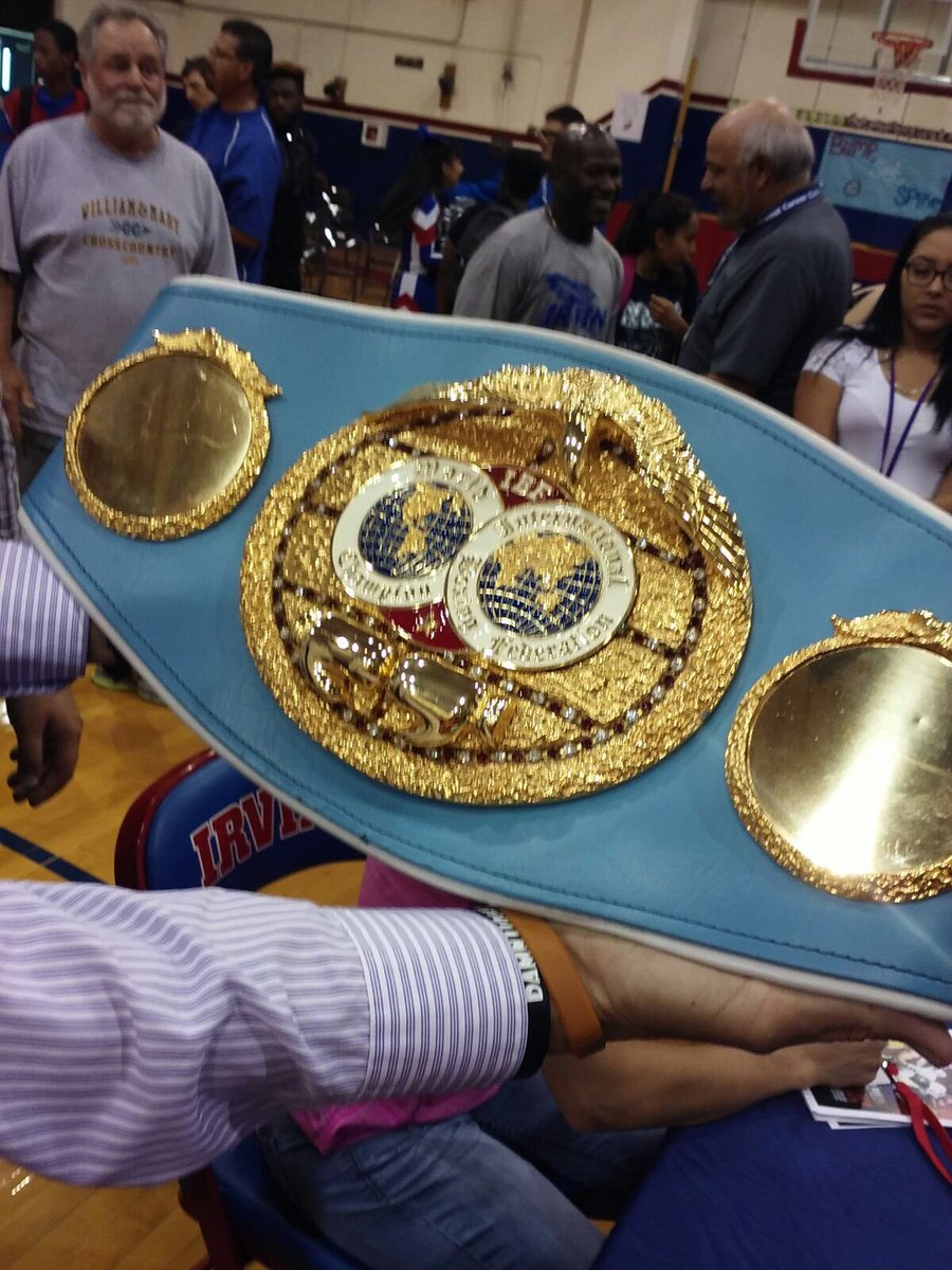 irvinstuco's tweet image. Our Rockets enjoying Jennifer Han's visit. Take a look at the belt! #worldboxingchampion #irvinrocket #iamepisd