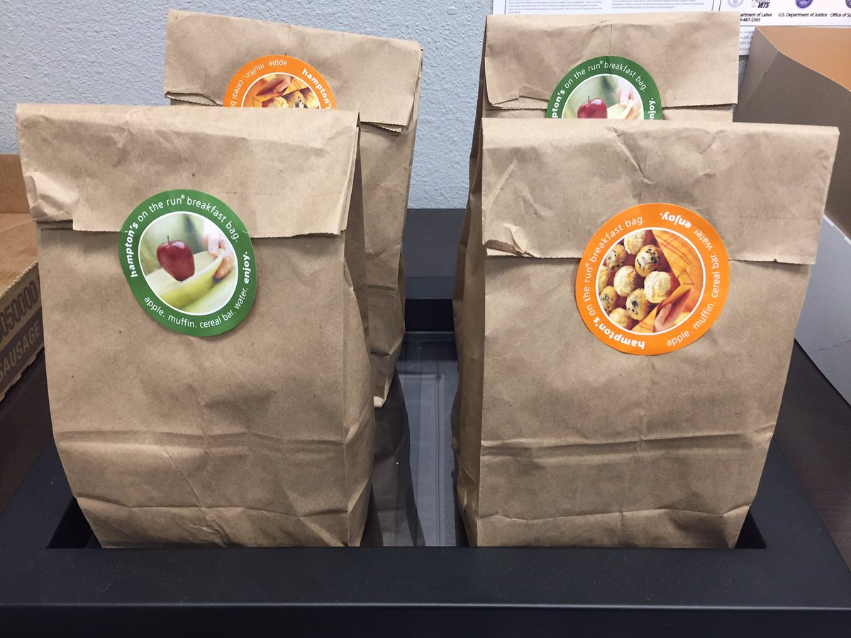 EmilyChrls's tweet photo. We put happy notes in our breakfast to go bags today! #HandsOnHamptonality https://t.co/6AecpOce95