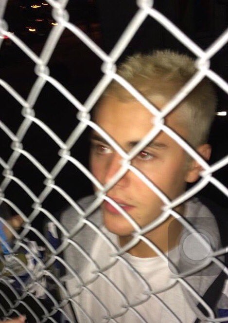 taetaessisi's tweet photo. 4 months ago today I was at #PurposeTourCalgary and I a conversation and held hands with the most important person in my life (here but nmp) https://t.co/gSDcpVVy5Z