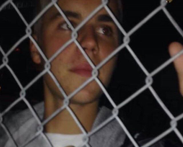 taetaessisi's tweet photo. 4 months ago today I was at #PurposeTourCalgary and I a conversation and held hands with the most important person in my life (here but nmp) https://t.co/gSDcpVVy5Z