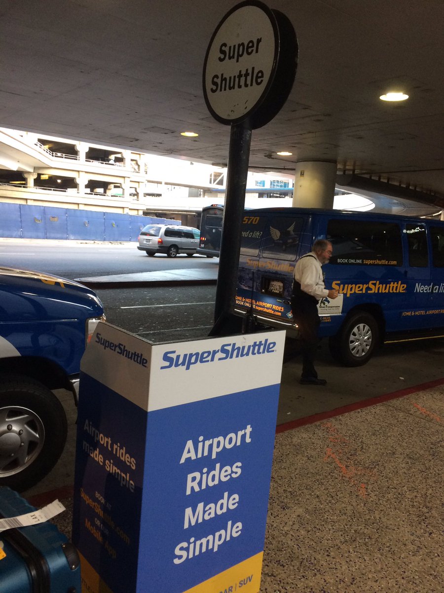 تويتر Elu على تويتر ロスに着いたぜ スーパーシャトルでアナハイムへ 今夜は 行けたらグーフィーズキッチンへ行くよ あとは ダウンタウンディズニーでお買い物 T Co L61eoeki08