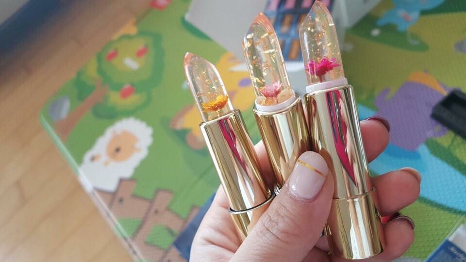 wababa_korea's tweet photo. 🔔オススメ記事🔔

まずは可愛いお花の入った透明なリップスティック👄💕

タイの칼리즈메이カリズメイ口紅💄🌸✨
#ワババ
#ワババシェア
#wababa 
🔗https://t.co/NaH7ygZDLn https://t.co/IcOE7pk2mr