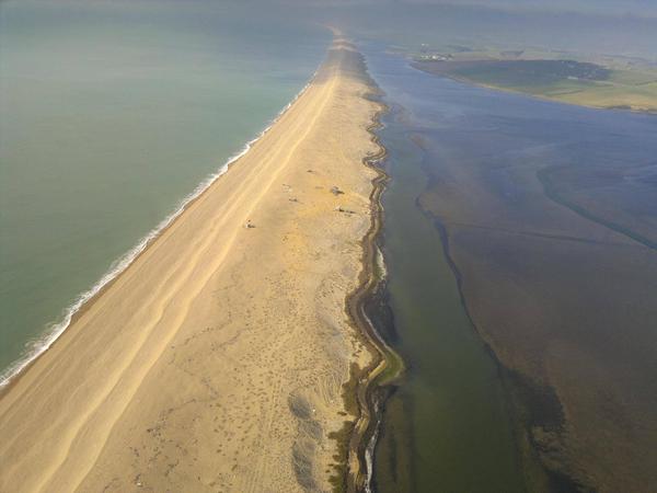 Amazing_WorId's tweet photo. Chesil Beach, Dorset, England https://t.co/mETKuDO1Xx