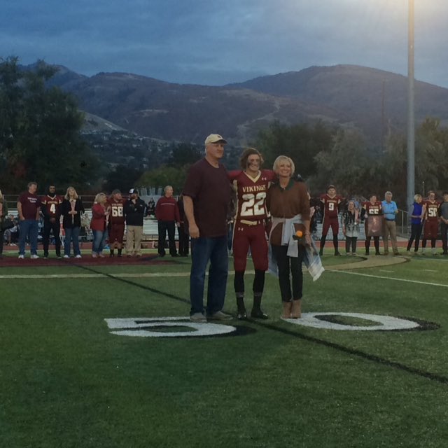 VHS SENIORS 2017 tweet media