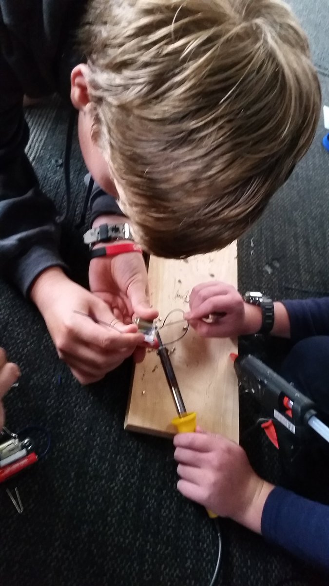 coles_vicki's tweet photo. Soldering to connect wires, motors and batteries to make minirobots! @imagineNPS @RedTedArt #socool https://t.co/uv5fkBboei