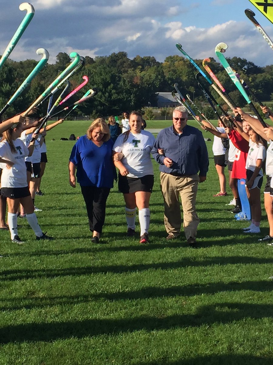 woahlobo's tweet photo. huge thank you to everyone that made my first senior night one to remember for the rest of my life. ๐๐โก๏ธ #fhockon https://t.co/lR2LS525nu