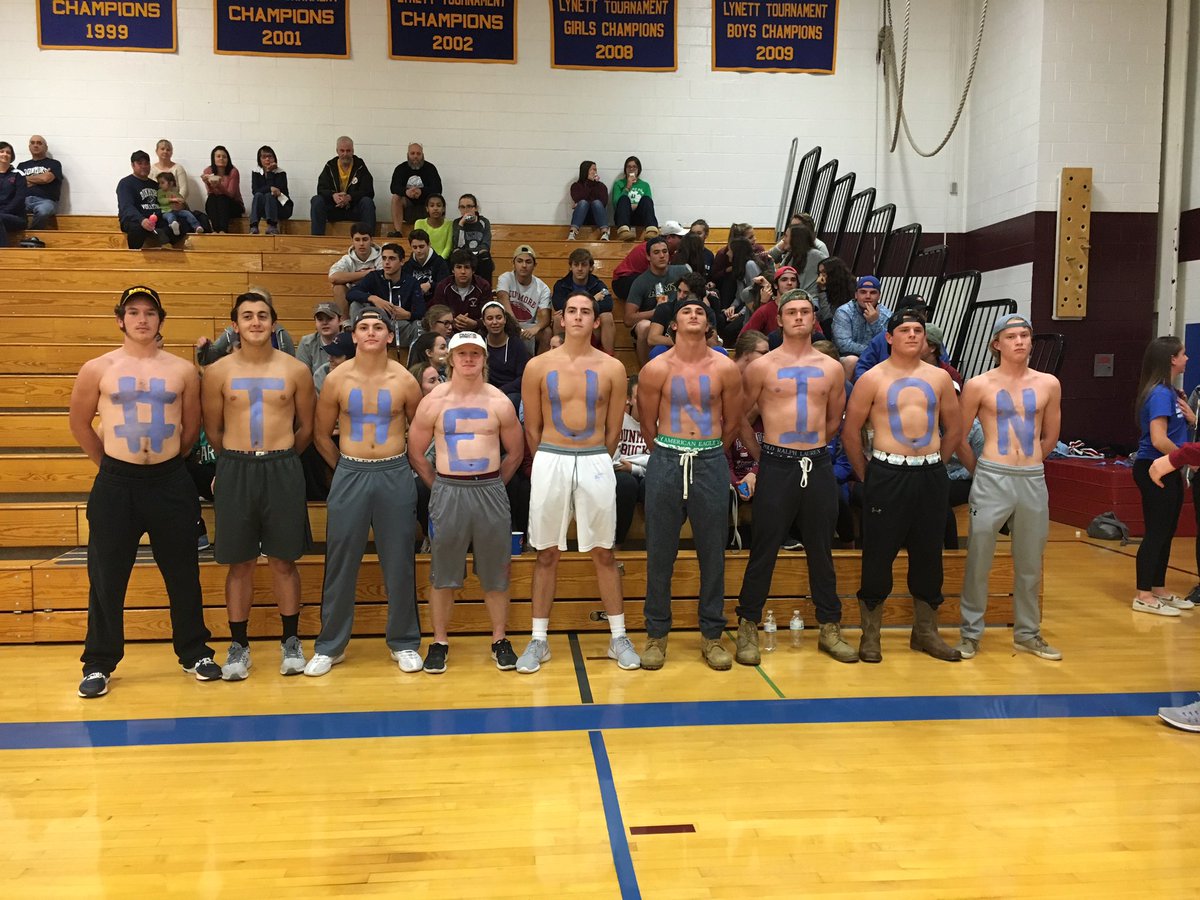 EARLEY_bird8's tweet photo. king student section #TheUnion https://t.co/8a7LIOE8VL