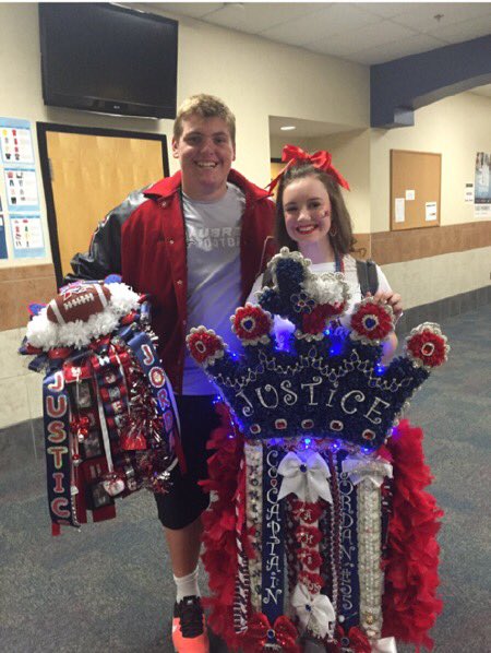 aubreyisd's tweet photo. They do say everything is BIGGER in Texas...AHS students, Justice and Jordan proved they are right. #chaphoco2016 https://t.co/z3T8oY3Rw9
