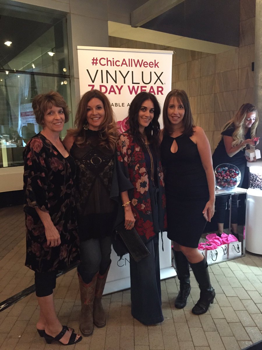 WolkisWonders's tweet photo. #chicallweek #phxfashionweek #vinyluxultasweeps https://t.co/y19rZ2xcBe