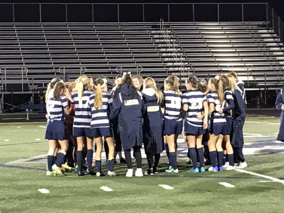 PLLakers's tweet photo. What a game.  Lakers upset 3 seed to advance in Section 2AA. https://t.co/9mh2mJzyBI