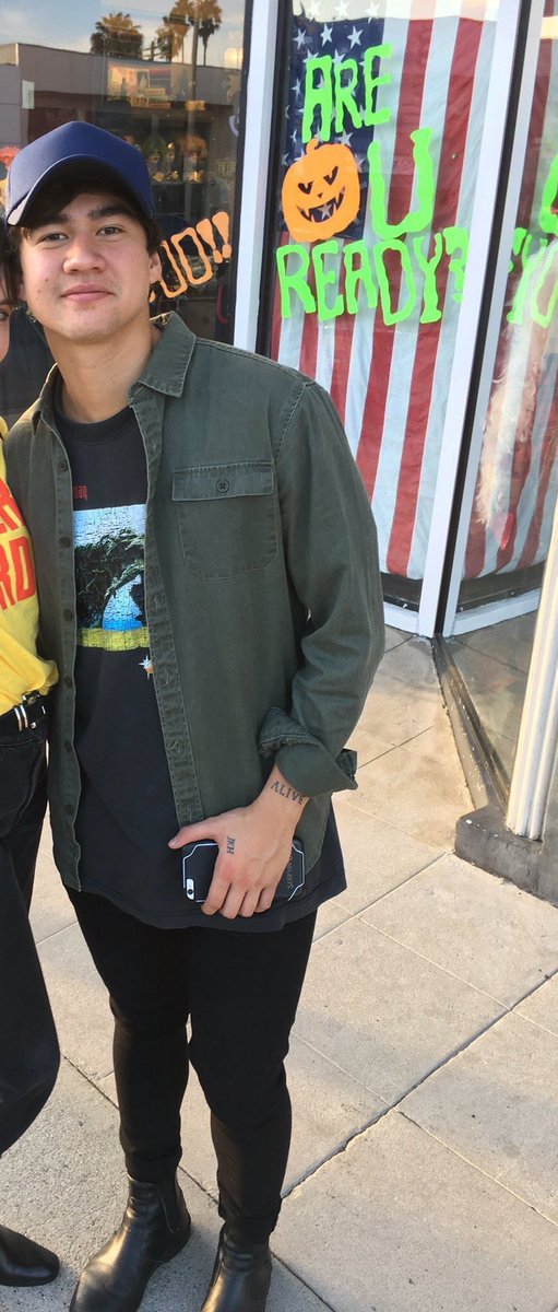 luminousroses's tweet photo. this is IT fam I'm officially completely honestly 100% DEAD https://t.co/Nn0RwTOQ9Z