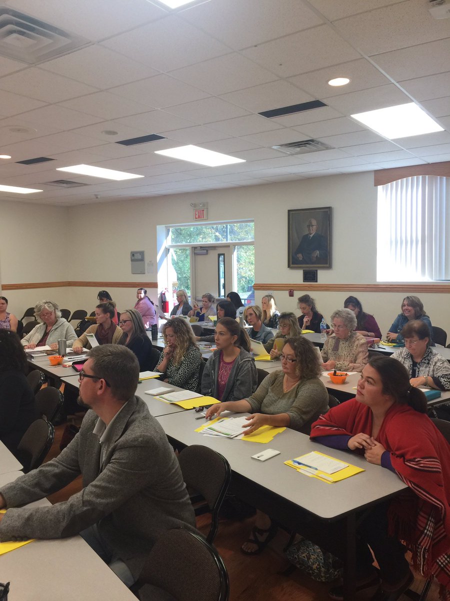 HCSTitleI's tweet photo. Title I PAC 2K16! Great group of parents! Thank u for investing in your child's education! #academicsuccess #writing #readaloud #booksmatter https://t.co/KpG5uMFroK