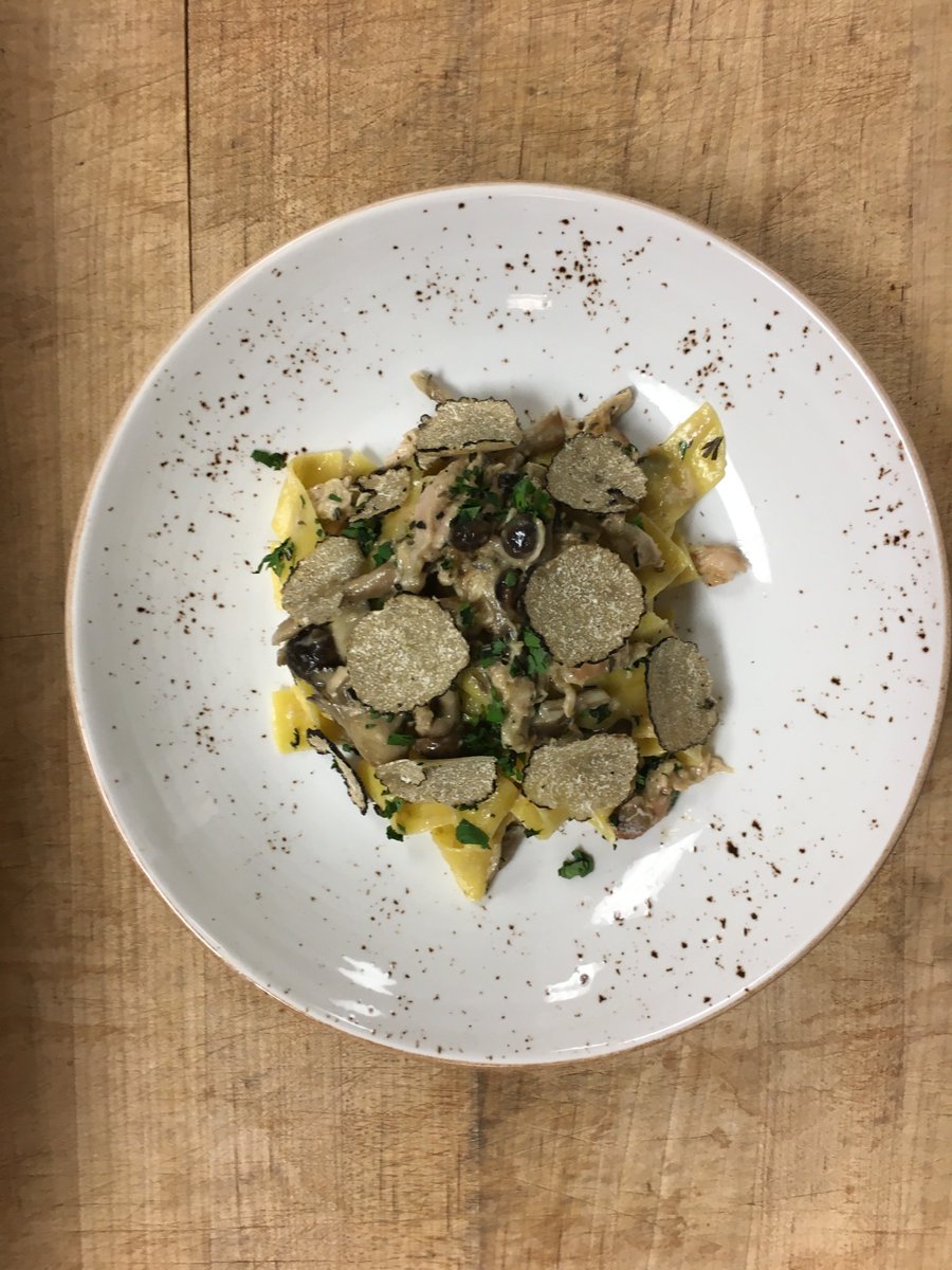 676Restaurant's tweet photo. pasta special @676Restaurant smoked chicken pappardelle and black truffle https://t.co/UDwpF8c4qY