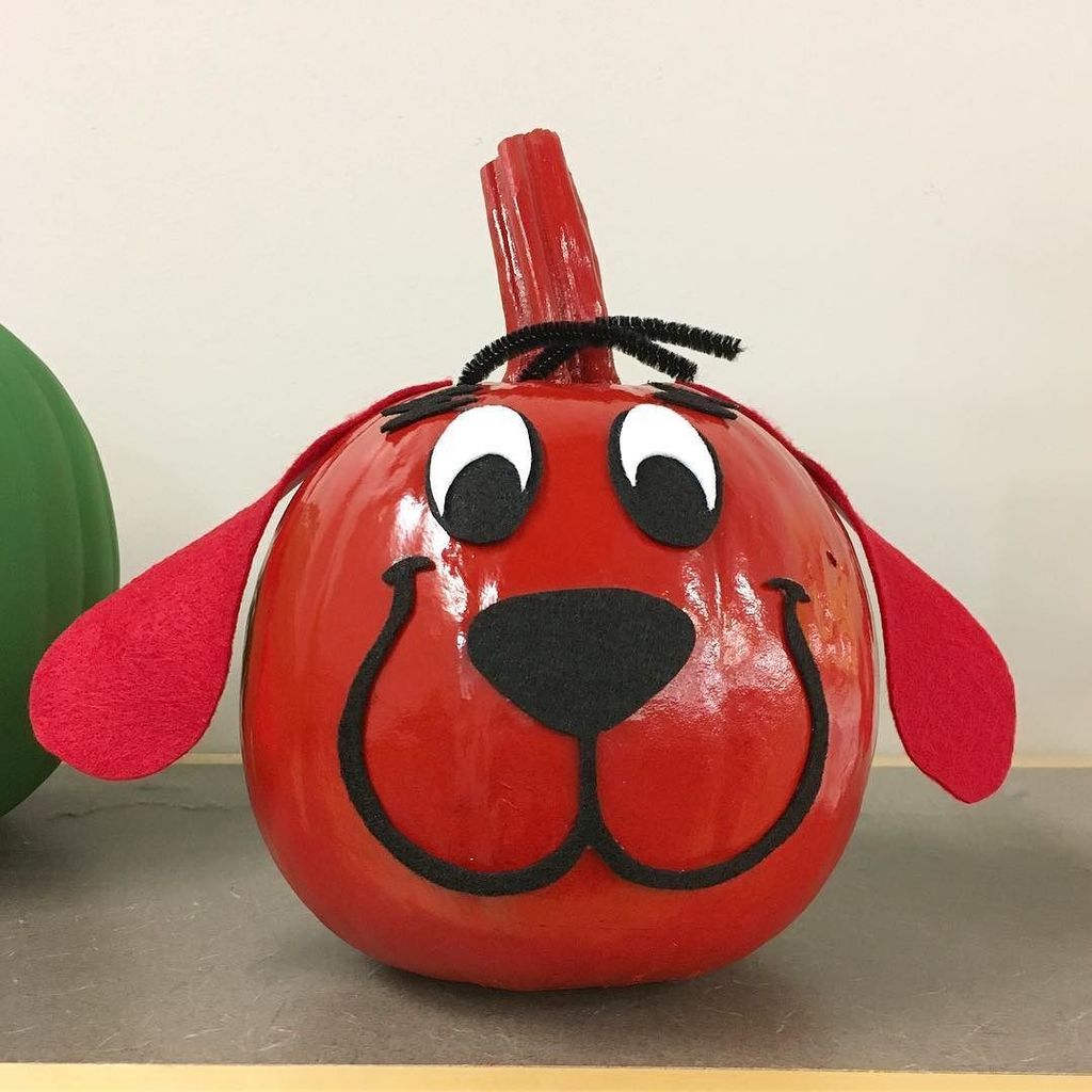 cmfish's tweet photo. Day 20. Today I turned a pumpkin into a dog. A big red dog. #lovemyjob #100happydays #clif… https://t.co/sfOs0TvL5x https://t.co/0R2BNwKPI3