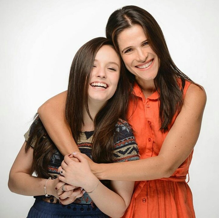 FDGofc's tweet photo. @IngridGuimaraes @LariManoela Já estou mega animada para o filme 🎬💞#falaseriomae https://t.co/BlkKz0FVDm