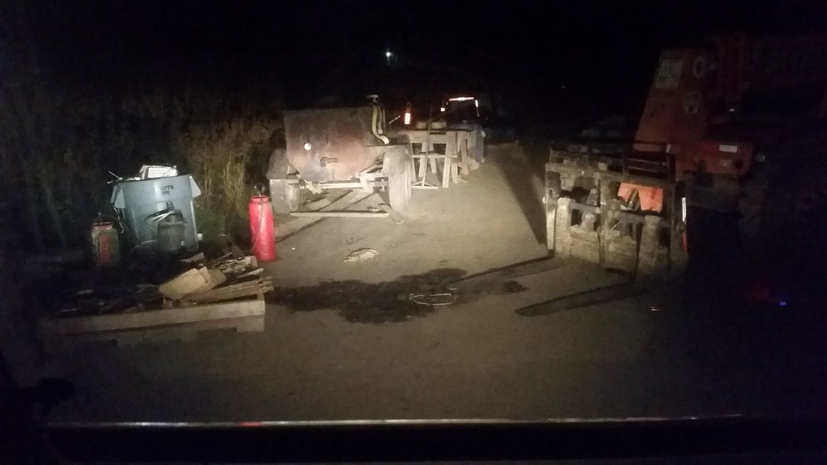 FarmerTomGraham's tweet photo. Bridge crew conveniently leaves a  #rangerpath for nightly dryer checks.        1/2 mile vs. 5 miles https://t.co/D1Q35al4xz