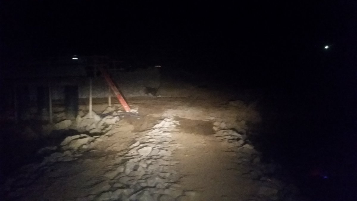 FarmerTomGraham's tweet photo. Bridge crew conveniently leaves a  #rangerpath for nightly dryer checks.        1/2 mile vs. 5 miles https://t.co/D1Q35al4xz