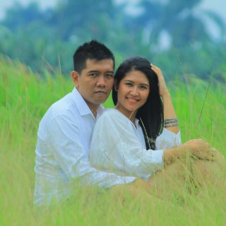 Bahagia itu ketika km bisa menerima segalanya yang buruk dlm diriku tapi km tetap memilih hidup bersamaku...I love u