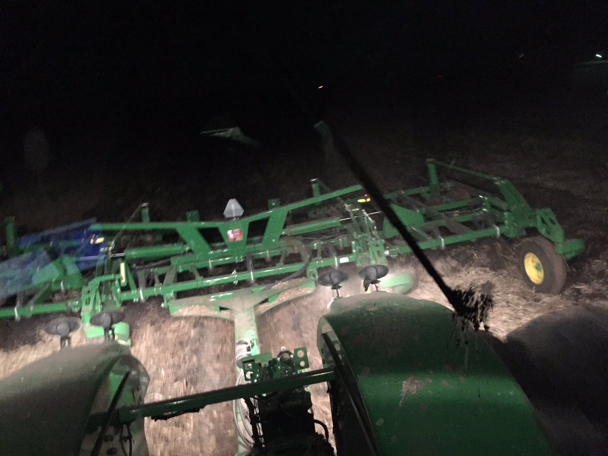 lerailine's tweet photo. Worked 8hrs now another 8hrs for Jeep m🤑ney!! #jeeplife  #farming #chiselplowing #JohnDeere https://t.co/l4sCzJLklA