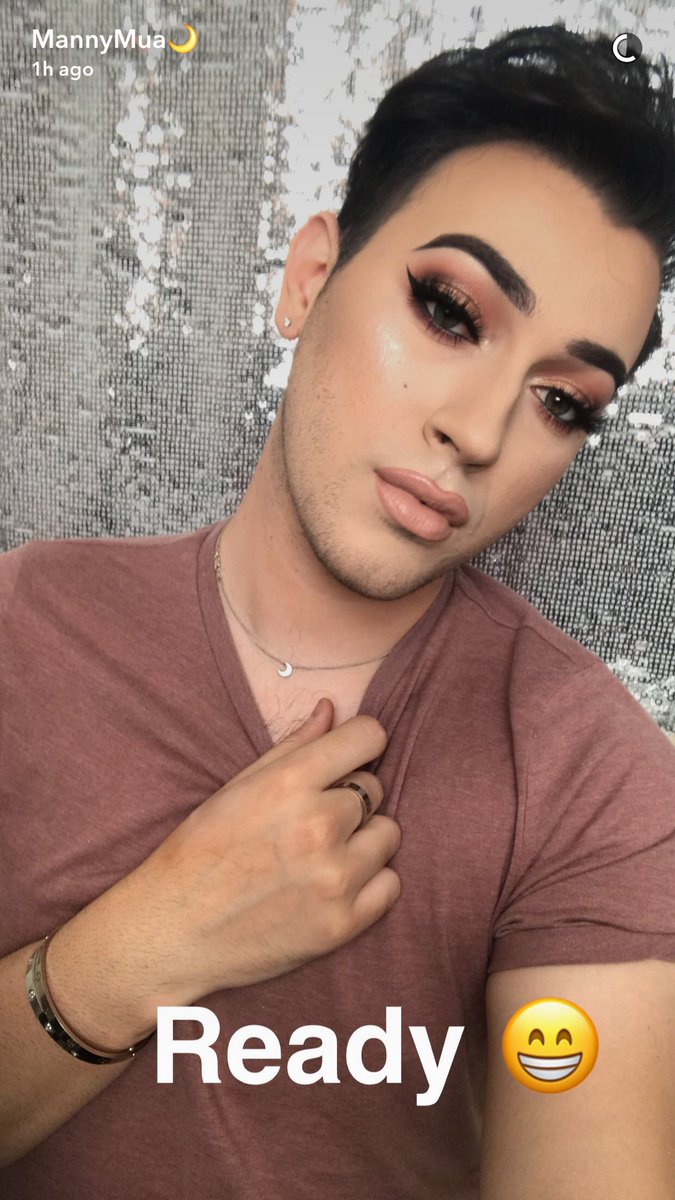 littlelavishh's tweet photo. The pigment in these @MorpheBrushes  #PressedPigments are TOOOO much. @MannyMua733 https://t.co/6HKjFKmFdW