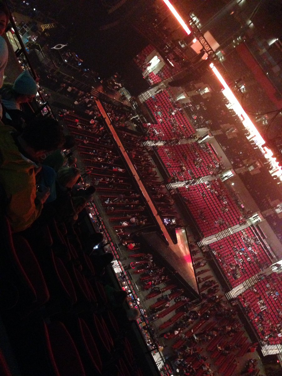 Caerli's tweet photo. FINALLY @ModaCenterPDX with @Lenifliegt π Can't wait to See you @maroon5 @adamlevine #pdxtrip #allthewayfromgermany https://t.co/SYK6g77pXc