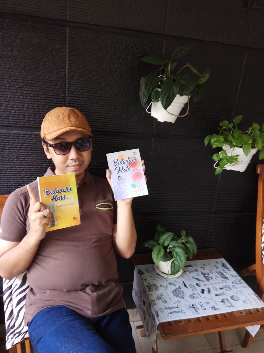RamadityaKnight's tweet photo. Bunda @asmanadia  alhamdulillah  buku keempat saya #BidadariHati sdh terbit. Mhn doa agar dapat memotivasi remaja Indonesia. https://t.co/dZfcuD6D1U