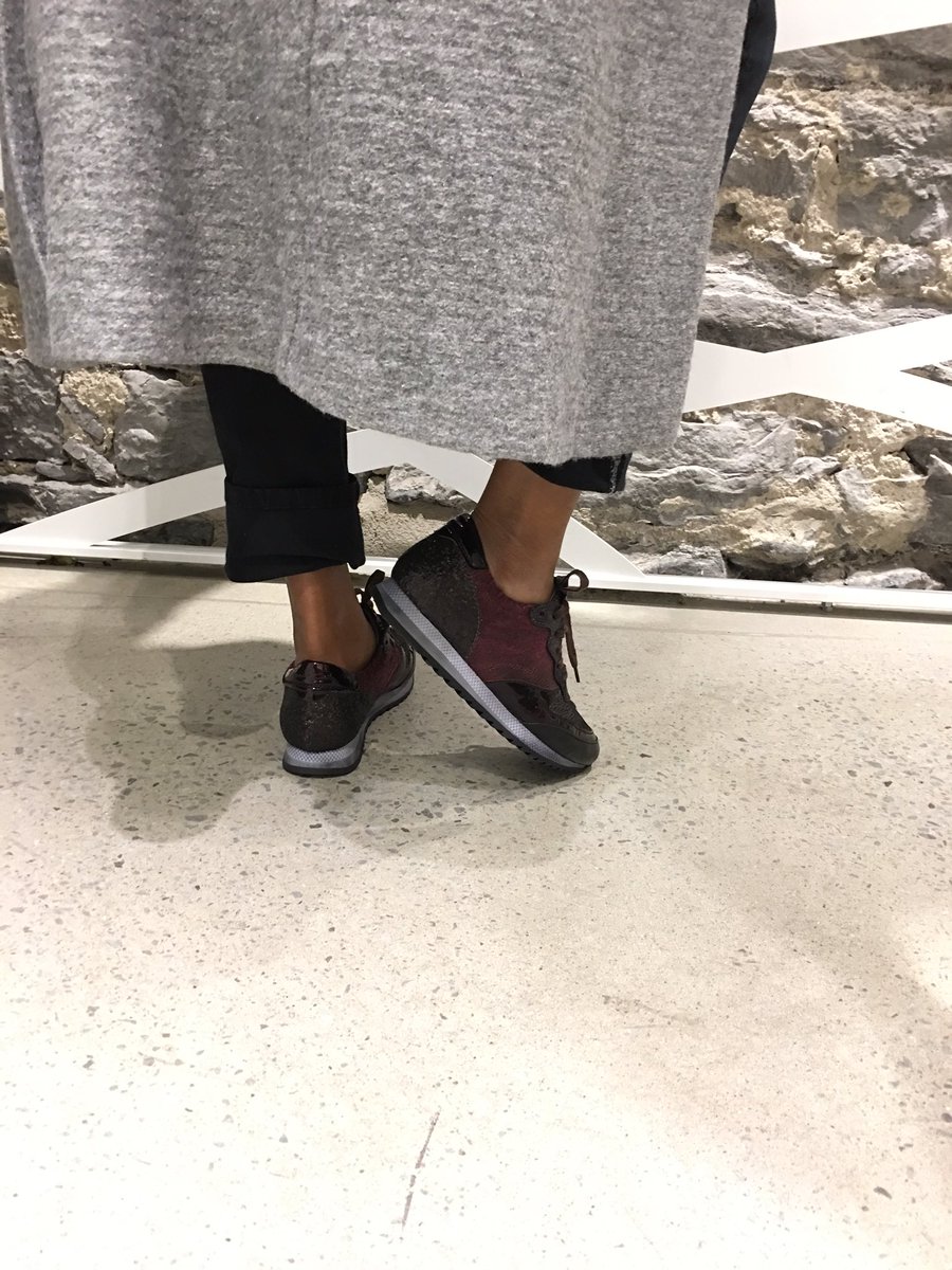 The_Look_trends's tweet photo. #FallFashion that can bring you from day to night #as98canada @as98official 
Photo credit @Suite203Comm https://t.co/z5DshOwNYZ