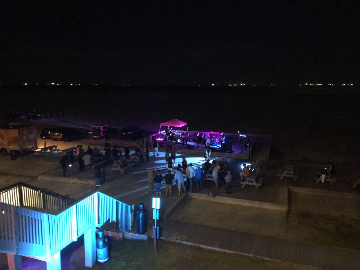 SETRAC_TX's tweet photo. AMAZING beach party tonight! What a great way to spend the last evening in Galveston. #RHPC2016 https://t.co/KUWWavBA3v