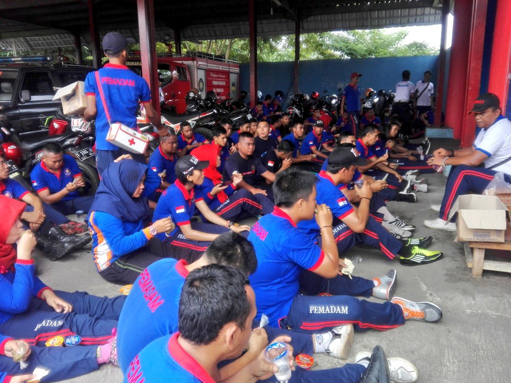 damkar_pwk's tweet photo. Slh satu bentuk jiwa korsa d #damkaristimewa #PURWAKARTA 
@ama_jentreDKP @helmibrahma2 @dkpPWK https://t.co/adIChOBhEz