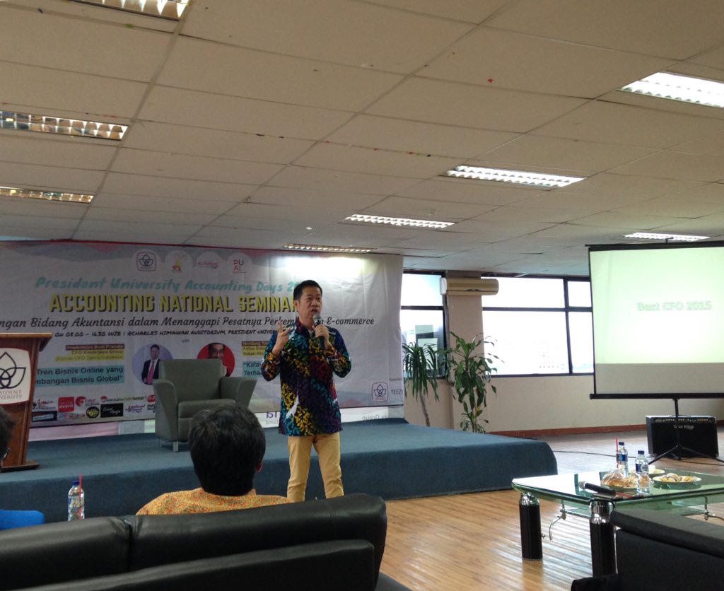 PresunivAD2016's tweet photo. Seminar by Fransiscus Budi Pranata, CFO KINERJAPAY GROUP (ex CFO ZALORA INDONESIA). https://t.co/pH3Cmygf9U