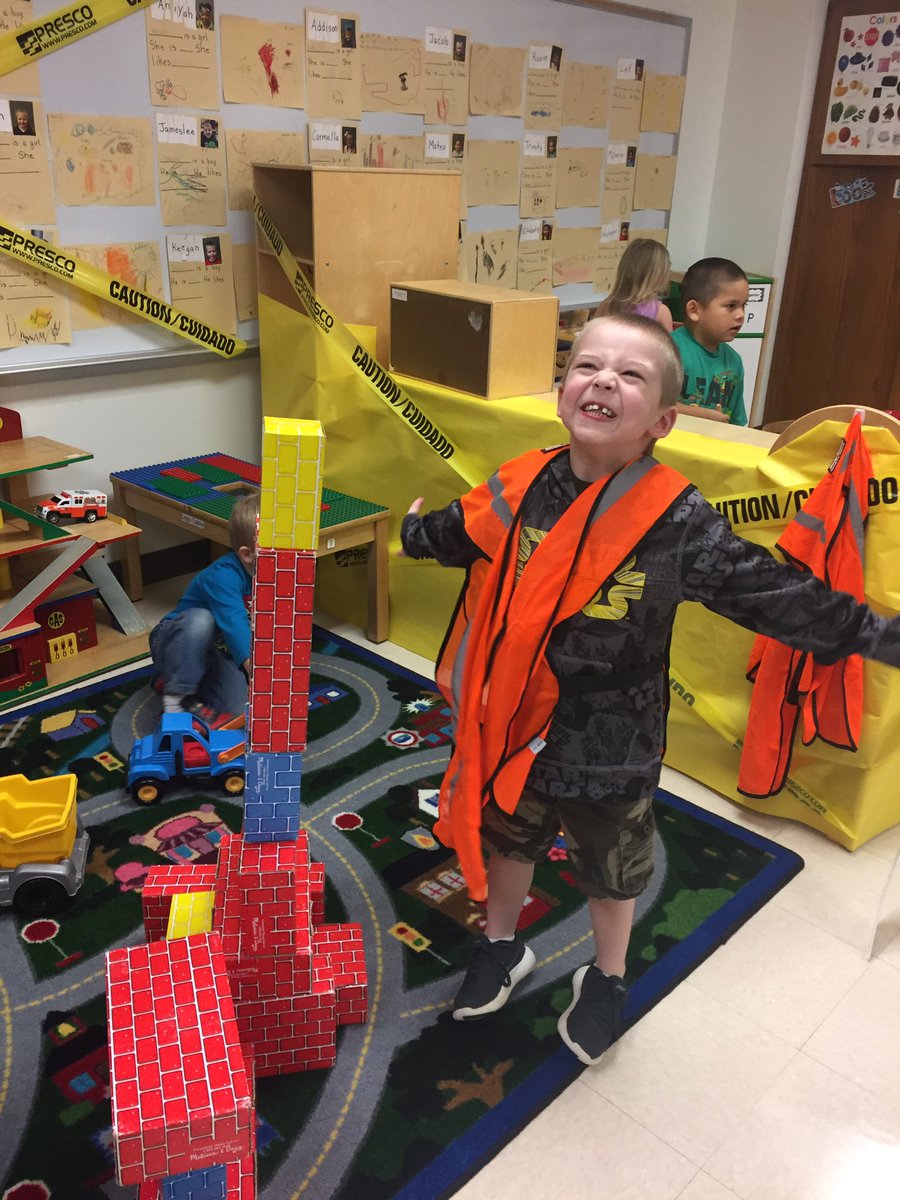 sheiladsales's tweet photo. What do we want to be when we grow up? Learning about community helpers!! @central_mabank #CEkidsmatter https://t.co/bgrufKrmk7