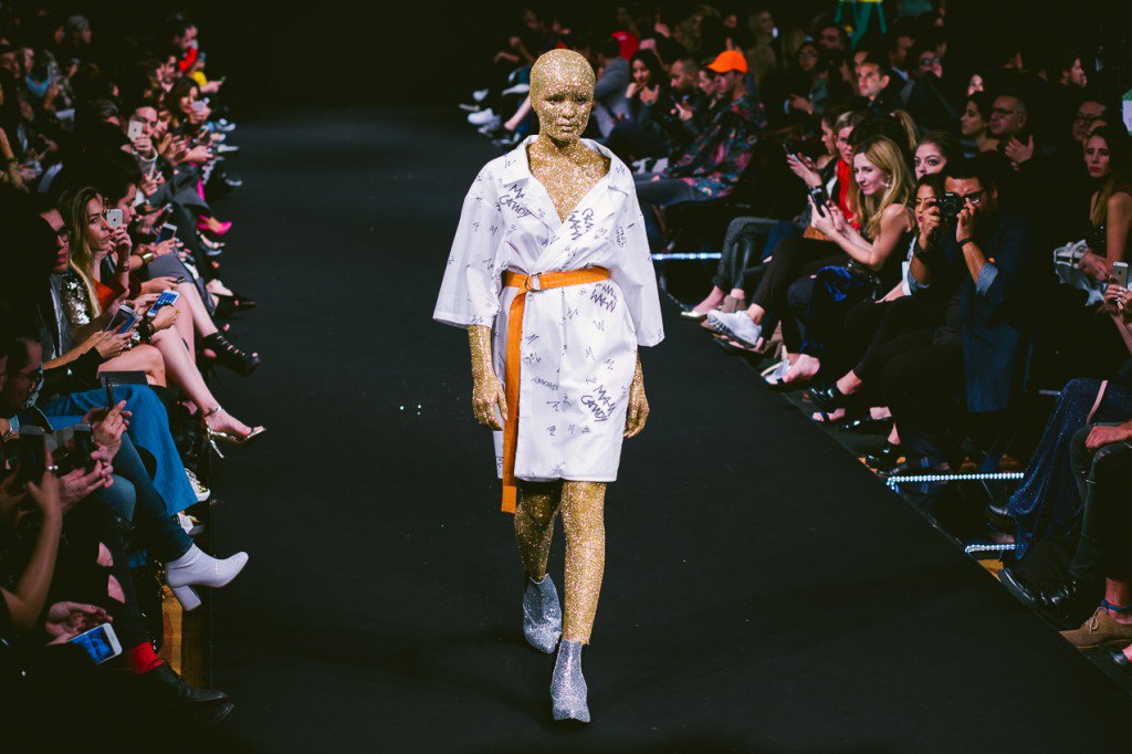 latinfashionews's tweet photo. Lo más comentado:

Este look en Fashion Week

https://t.co/4tXIKCBm5r

@MANCANDY 

#MiModaMiEstilo 

#MBFWMx 

#LFNews 

Foto @lazcanophoto https://t.co/37bHwmkpR9