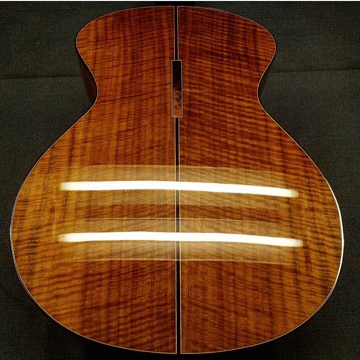 guitarfinishing's tweet photo. Wonderful Walnut! #flamewalnut #customguitar #guitarporn #vancity #luthier #guitarfinishing #UVPoly #acousticguitar #finishing #walnut #VGF https://t.co/0SKOV7jQ9G